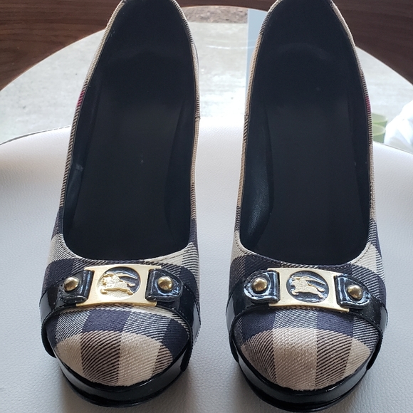 Shoes - Picture 4 of 9